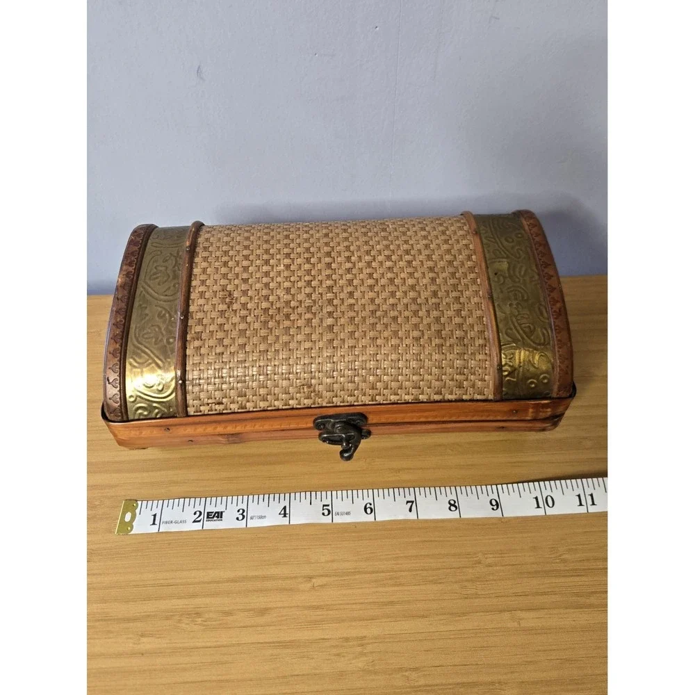 Vintage Asian‎ Style Woven Wicker Treasure Chest Box.